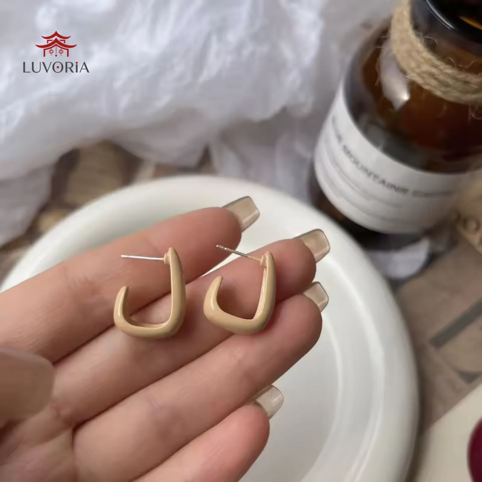 বেইজ এনামেল কানের দুল